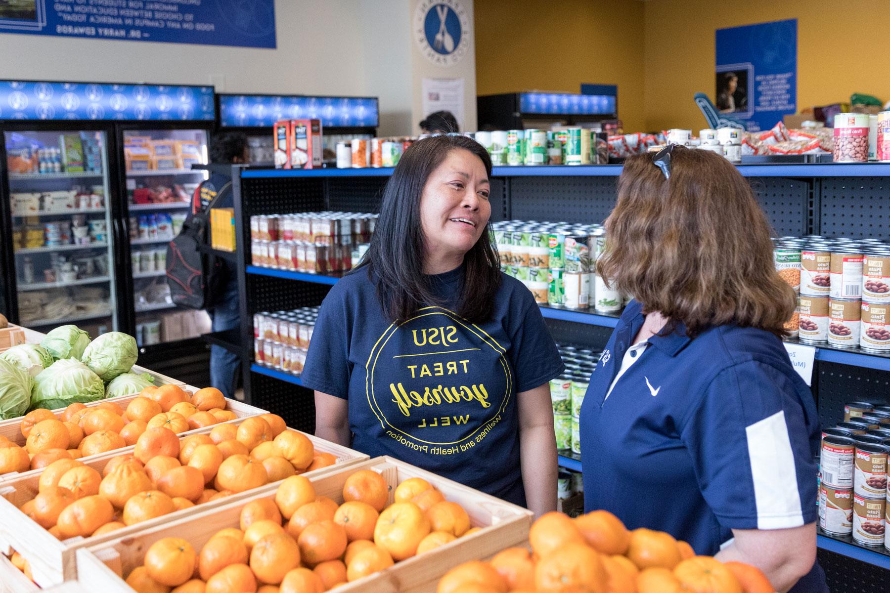 菠菜网lol正规平台 Care's Spartan Food Pantry grand opening.